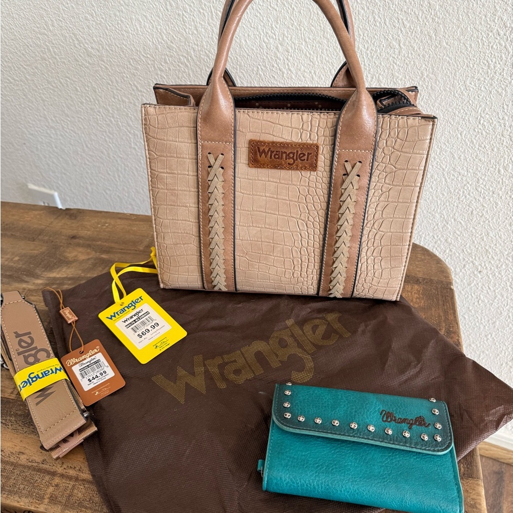 Wrangler Beige Croc-Embossed purse with teal wrangler wallet